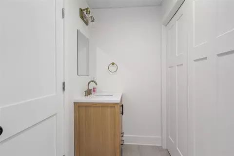 193 Mohawk Trl, Cranston, RI 02921 photo 12