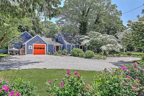 44 Washington Rd, Barrington, RI 02806