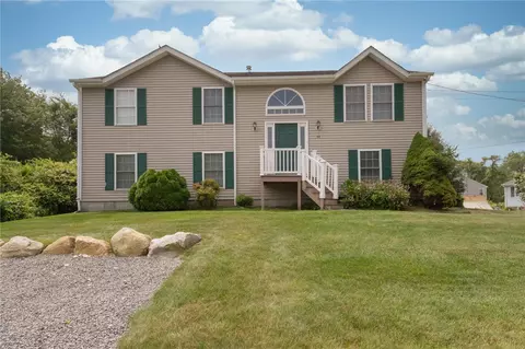 92 Palm Beach Ave, Narragansett, RI 02882