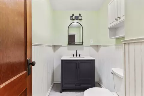 Bath - 4 Cornell Ave, Warren, RI 02885 photo 1 of 2