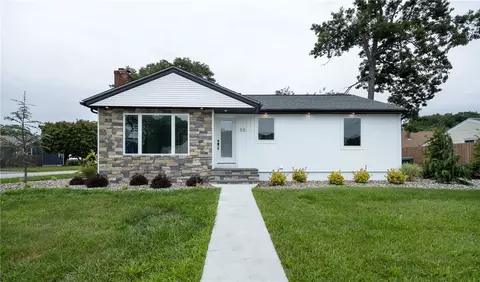 55 Brookfield Dr, Cranston, RI 02920