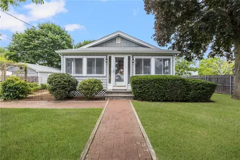 77 2nd St, East Greenwich, RI 02818
