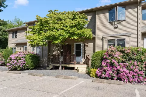 75 Glen Dr #1C, West Warwick, RI 02893