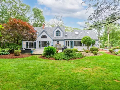 20 Beechwood Dr, Cranston, RI 02921
