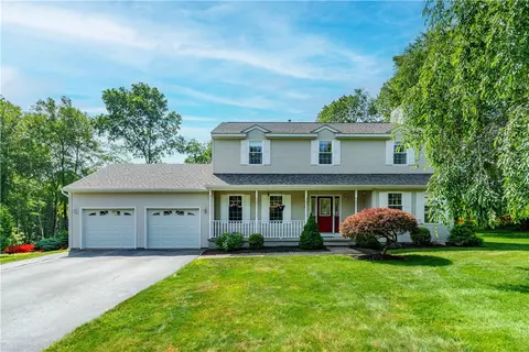 33 Oak Hill Dr, Johnston, RI 02919
