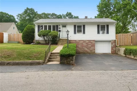 19 Paulette Dr, Coventry, RI 02816