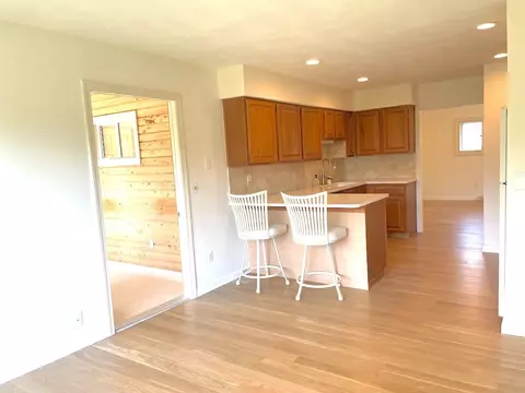 Kitchen - 141 Sturbridge Dr, Warwick, RI 02886 photo 4 of 4
