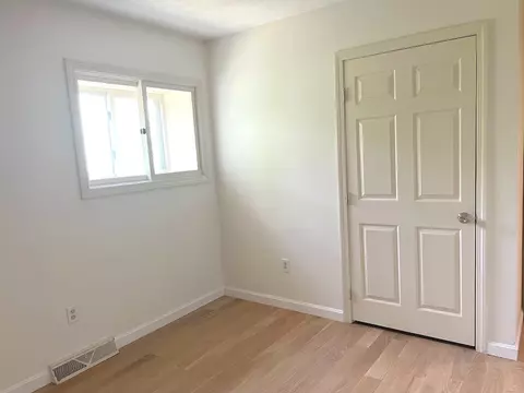Bedroom - 141 Sturbridge Dr, Warwick, RI 02886 photo 4 of 6