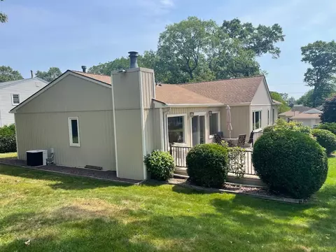 Exterior - 141 Sturbridge Dr, Warwick, RI 02886 photo 2 of 5