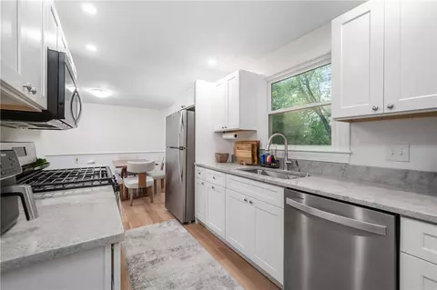 607 Knollwood Dr, Woonsocket, RI 02895 photo 8