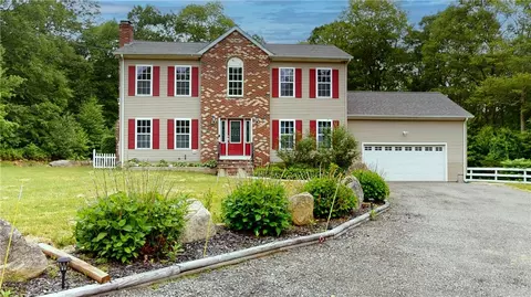 4 Tray Hollow Rd, Foster, RI 02825