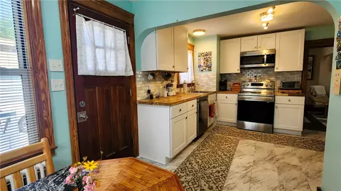 Entry Way - 788 Cass Ave, Woonsocket, RI 02895 photo 4 of 5