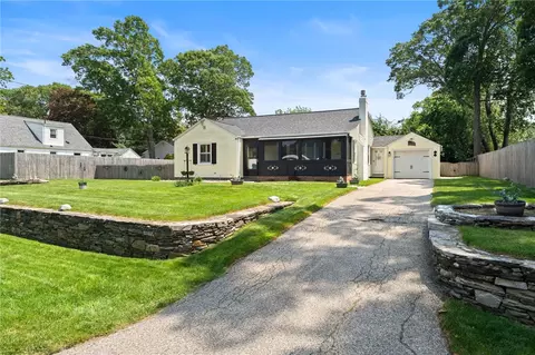 320 Miantonomo Dr, Warwick, RI 02888
