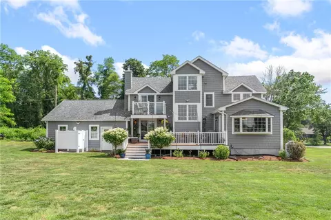 12 Windward Cir, Warwick, RI 02889