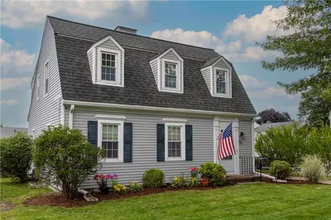 31 Bowen St, Rumford, RI 02916