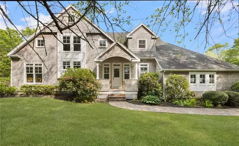 41 Ocean Ridge Dr, Charlestown, RI 02813