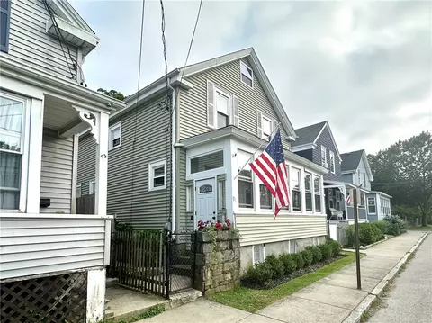 91 Van Zandt Ave, Newport, RI 02840