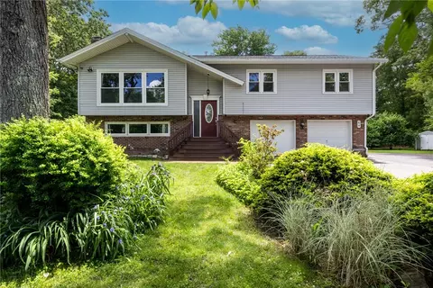 64 Higgins Dr, South Kingstown, RI 02881