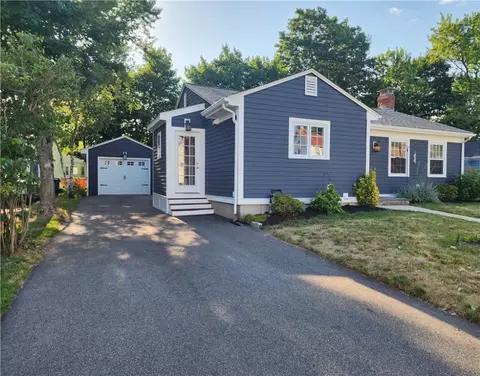 30 Barney Ave, Rumford, RI 02916