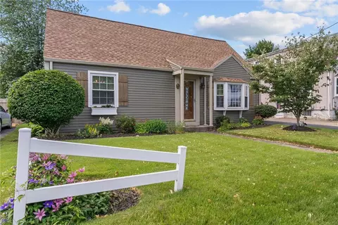 89 Windsor Rd, Pawtucket, RI 02861