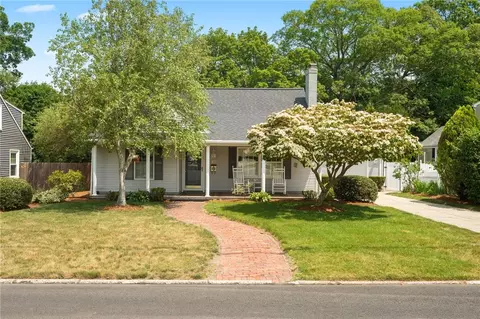 63 Pinecrest Dr, Pawtucket, RI 02861