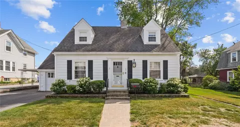 157 Schuyler St, East Providence, RI 02914