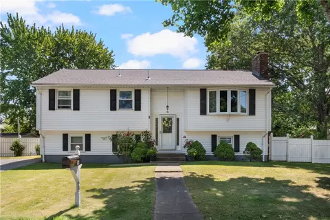 16 Tell St, Warwick, RI 02889