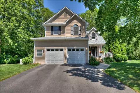 84 Bakewell Ct, Cranston, RI 02921