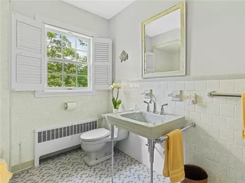 Bath - 173 Gaskill St, Woonsocket, RI 02895 photo 1 of 5