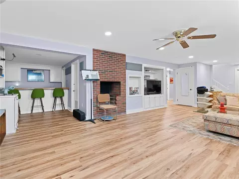Living - 173 Gaskill St, Woonsocket, RI 02895 photo 4 of 5