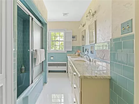 Bath - 173 Gaskill St, Woonsocket, RI 02895 photo 3 of 5