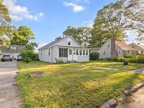 124 Everleth Ave, Warwick, RI 02888 photo 3