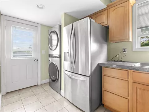 124 Everleth Ave, Warwick, RI 02888 photo 6
