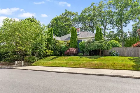17 Blaisdell Ave, Pawtucket, RI 02860