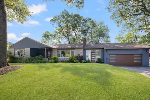 14 Twin Oak Dr, Warwick, RI 02889