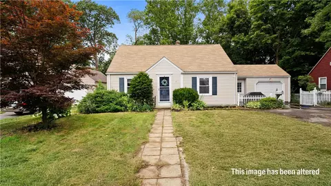 74 Algonquin Rd, Rumford, RI 02916