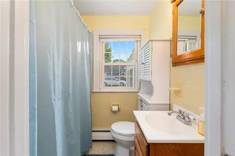 Bath - 3 Arrow Ave, Warwick, RI 02886 photo 1 of 2