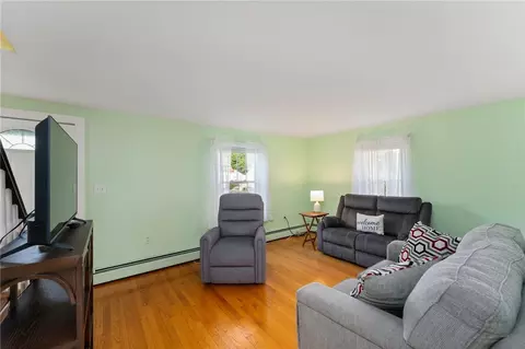 Living - 3 Arrow Ave, Warwick, RI 02886 photo 1 of 3