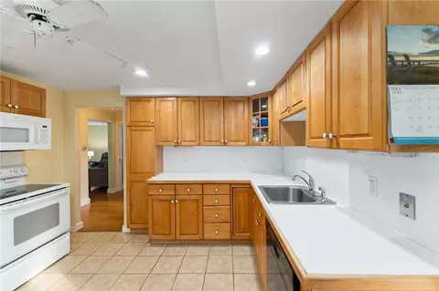 Kitchen - 3 Arrow Ave, Warwick, RI 02886 photo 4 of 4