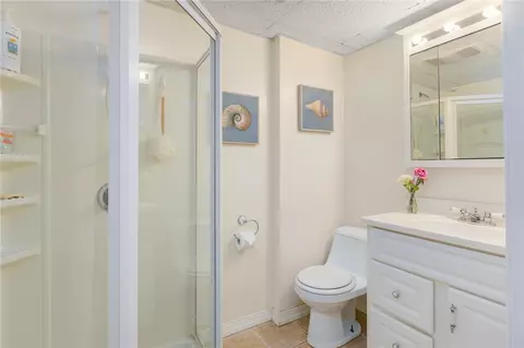 Bath - 223 Boulder View Dr, Warwick, RI 02886 photo 3 of 3