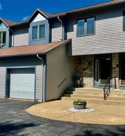 8 Acorn Ct #E4, South Kingstown, RI 02879