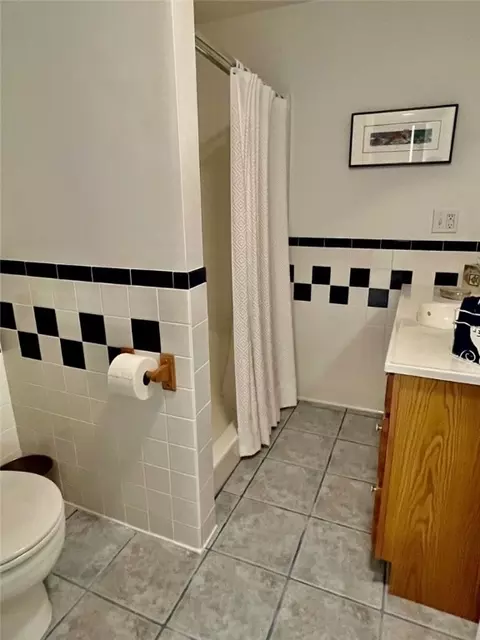 Bath - 8 Acorn Ct #E4, South Kingstown, RI 02879 photo 3 of 3