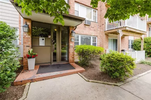 25 Bullocks Poing Ave #3A, Riverside, RI 02915