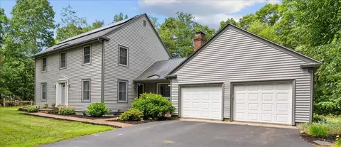 26 Fox Ridge Dr, Richmond, RI 02898