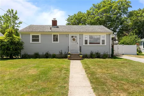 19 Murphy Cir, Middletown, RI 02842