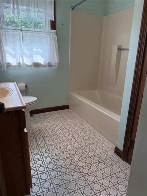 26 Flora Ave, Woonsocket, RI 02895 photo 14
