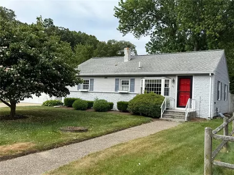 26 Flora Ave, Woonsocket, RI 02895
