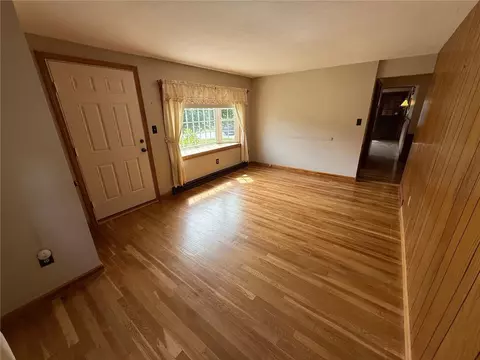 26 Flora Ave, Woonsocket, RI 02895 photo 6
