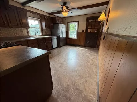 26 Flora Ave, Woonsocket, RI 02895 photo 4