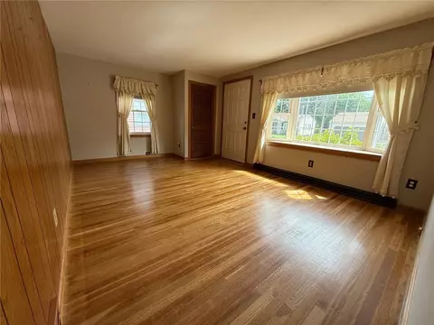26 Flora Ave, Woonsocket, RI 02895 photo 5